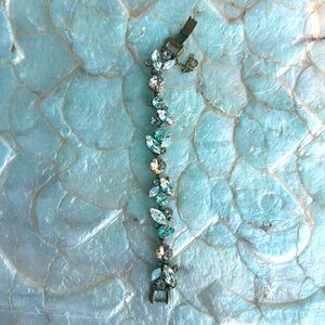 Exquisite Sorrelli Bracelet set in Antique Gold (Matches previous listing)